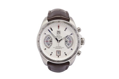 Lot 458 - TAG HEUER.