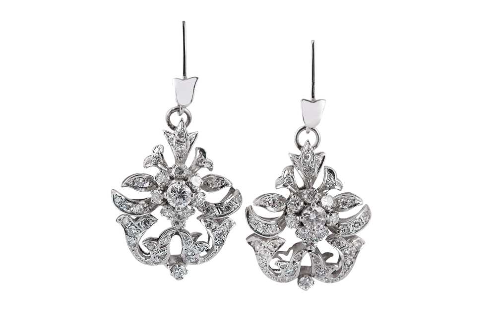 Lot 31 - A pair of diamond pendent earrings