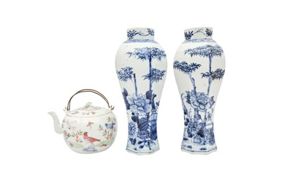 Lot 617 - A PAIR OF CHINESE BLUE AND WHITE BALUSTER VASES AND A FAMILLE ROSE TEAPOT AND COVER.