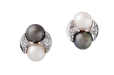 Lot 221 - A pair of cultured pearl and diamond earstuds