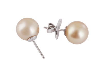 Lot 175 - A pair of cultured pearl earstuds