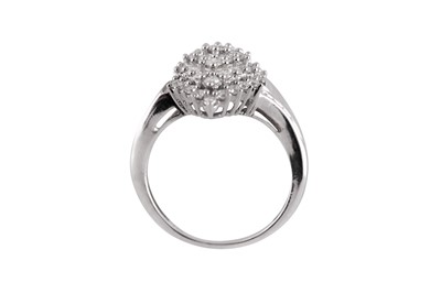 Lot 207 - A diamond dress bombé ring