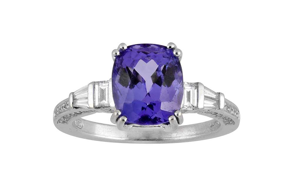 Lot 90 - A tanzanite and diamond ring