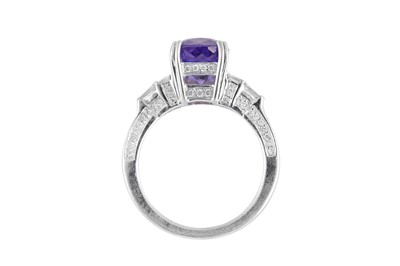 Lot 90 - A tanzanite and diamond ring