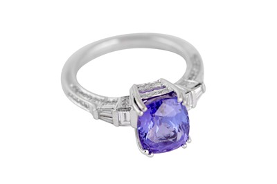 Lot 90 - A tanzanite and diamond ring