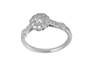 Lot 55 - A diamond cluster ring