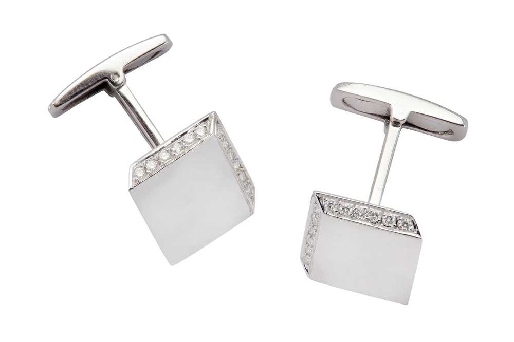 Lot 219 - A pair of diamond-set cufflinks

A pair of diamond-set cufflinks