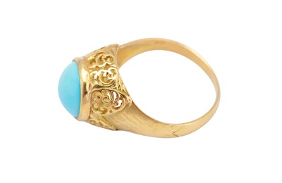 Lot 14 - A TURQUOISE RING