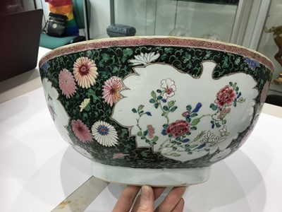 Lot 257 - A LARGE CHINESE FAMILLE NOIRE PUNCH BOWL.