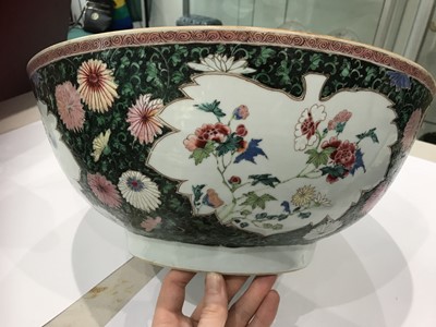 Lot 257 - A LARGE CHINESE FAMILLE NOIRE PUNCH BOWL.