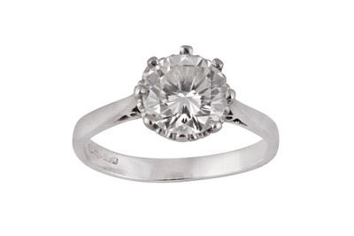Lot 32 - A diamond solitaire ring