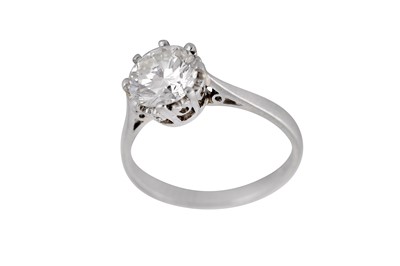 Lot 32 - A diamond solitaire ring