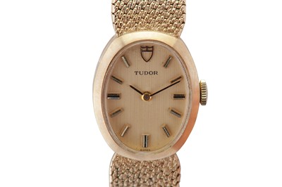 Lot 165 - Tudor Ι A 9 carat gold Lady's wristwatch