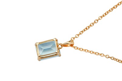 Lot 94 - An aquamarine pendant necklace