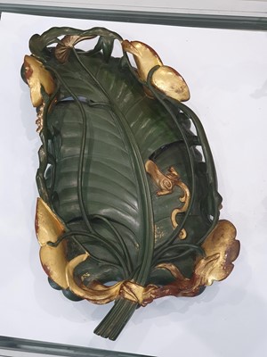 Lot 280 - A CHINESE FUJIANESE GILT-LACQUER 'LEAF' STAND.