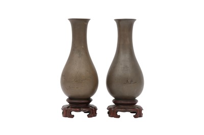 Lot 290 - A PAIR OF CHINESE FUJIANESE GREY LACQUER VASES.
