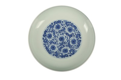 Lot 586 - A CHINESE BLUE AND WHITE PORCELAIN DISH, 20TH CENTURY