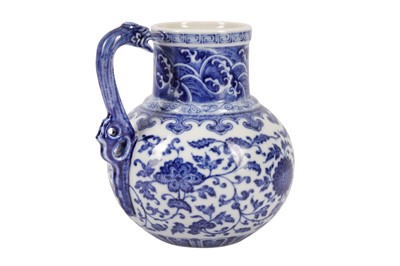 Lot 587 - A CHINESE BLUE AND WHITE PORCELAIN JUG, LATE 19TH/EARLY 20TH CENTURY