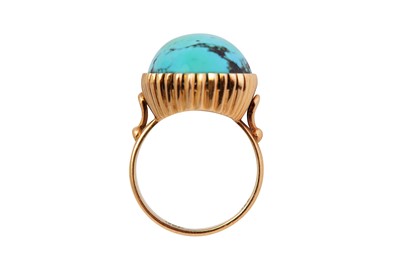 Lot 142 - A turquoise ring
