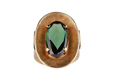 Lot 128 - A synthetic chrysoberyl ring, circa 1950