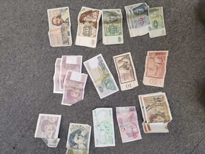 Lot 74 - A LARGE COLLECTION OF COINS AND BANKNOTES