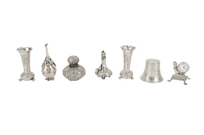 Lot 208 - A MIXED GROUP OF FILLED SILVER ITEMS