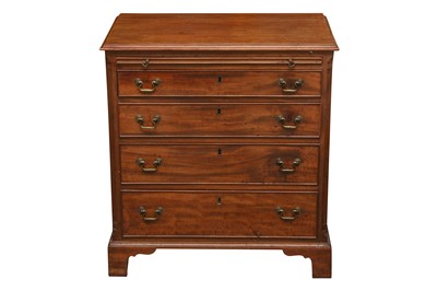 Lot 2 - A GEORGE III STYLE MAHOGANY BACHELORS CHEST, LATE 19TH TO EARLY 20TH CENTURY