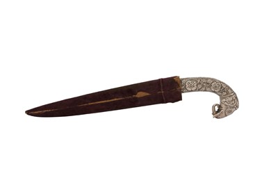 Lot 219 - AN ELEPHANT HEAD-HILTED INDIAN KHANJAR / KARD DAGGER