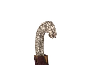 Lot 219 - AN ELEPHANT HEAD-HILTED INDIAN KHANJAR / KARD DAGGER