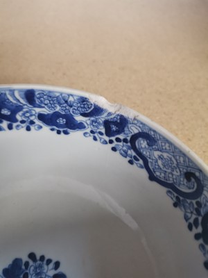 Lot 483 - A SMALL COLLECTION OF CHINESE PORCELAIN