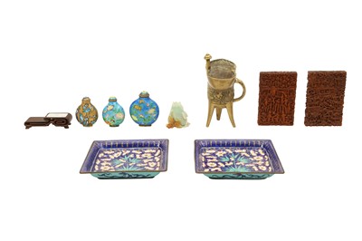 Lot 484 - A SMALL GROUP OF CHINESE ITEMS.