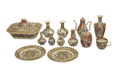 Lot 477 - A GROUP OF CHINESE CANTON FAMILLE ROSE PIECES