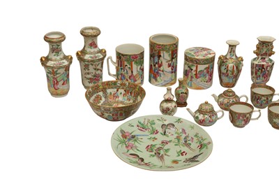 Lot 478 - A GROUP OF CHINESE CANTON FAMILLE ROSE PIECES.