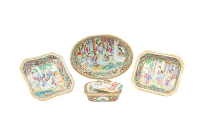 Lot 621 - THREE CHINESE CANTON FAMILLE ROSE BOWLS AND A BOX AND COVER.