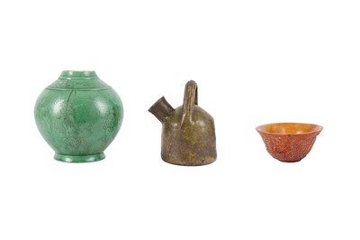 Lot 463 - A SMALL GROUP OF CHINESE ITEMS