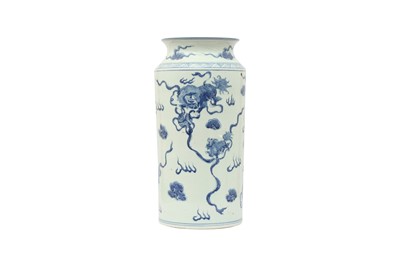 Lot 757 - A LARGE CHINESE BLUE AND WHITE 'LION' VASE.