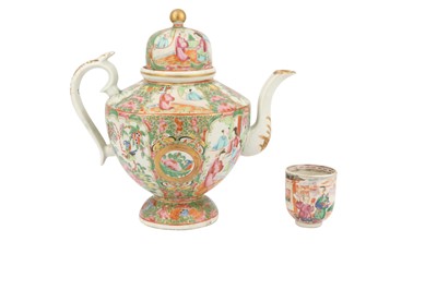 Lot 457 - A CHINESE CANTON FAMILLE ROSE TEAPOT AND COVER, 19TH CENTURY