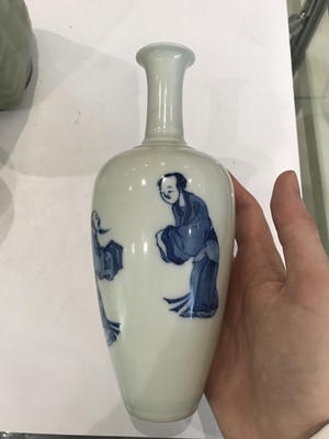 Lot 552 - A CHINESE BLUE AND WHITE FIGURATIVE VASE.