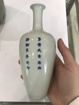 Lot 552 - A CHINESE BLUE AND WHITE FIGURATIVE VASE.