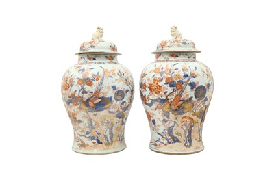 Lot 255 - A PAIR OF LARGE CHINESE IMARI JARS AND COVERS.