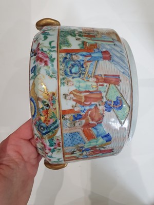 Lot 633 - A CHINESE FAMILLE ROSE FOOD WARMER, COVER AND LINER.