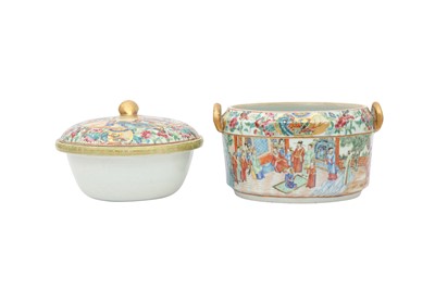 Lot 633 - A CHINESE FAMILLE ROSE FOOD WARMER, COVER AND LINER.