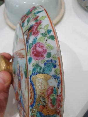 Lot 633 - A CHINESE FAMILLE ROSE FOOD WARMER, COVER AND LINER.