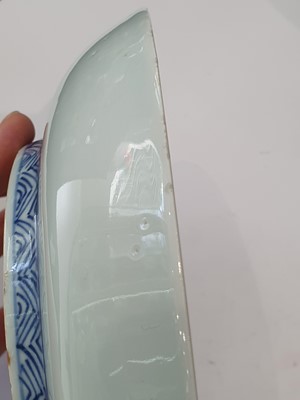 Lot 47 - A CHINESE BLUE AND WHITE 'PHEASANTS' DISH
