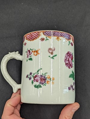 Lot 226 - A CHINESE EXPORT FAMILLE-ROSE TANKARD