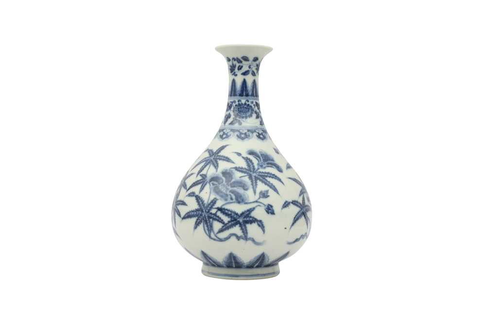 Lot 759 - A CHINESE BLUE AND WHITE VASE, YUHUCHUN PING.