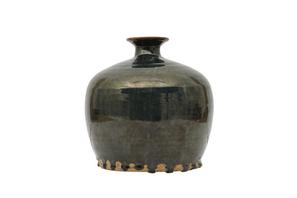 A CHINESE BLACKWARE BOTTLE.