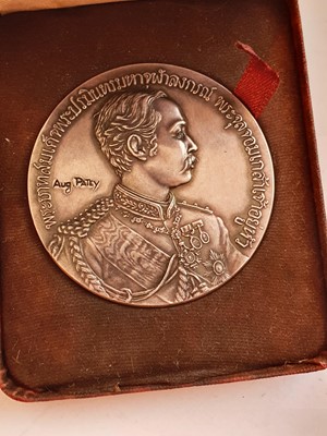 Lot 725 - A MEDALLION COMMEMORATING THE SECOND VISIT OF KING CHULALONGKORN, RAMA V, TO EUROPE IN 1897.