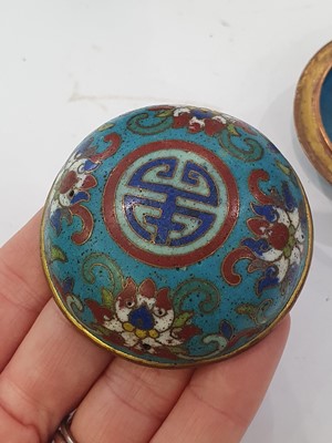 Lot 722 - A CHINESE CLOISONNÉ ENAMEL BOX AND COVER AND A GILT-BRONZE FIGURE.
