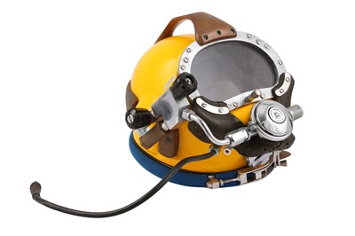 Lot 357 - AN EARLY KIRBY MORGAN SUPERLITE 17B COMMERCIAL DIVING HELMET